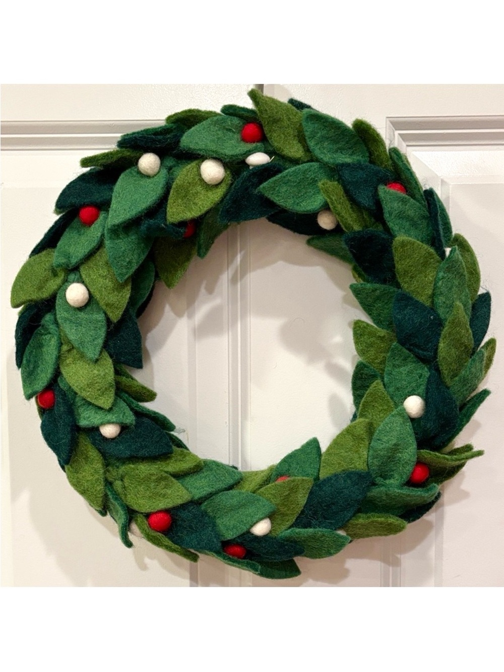 🎄 Trader Joe’s Crafted Felted Wool Christmas Wreath Made in Nepal 🎄 - Picture 3 of 7